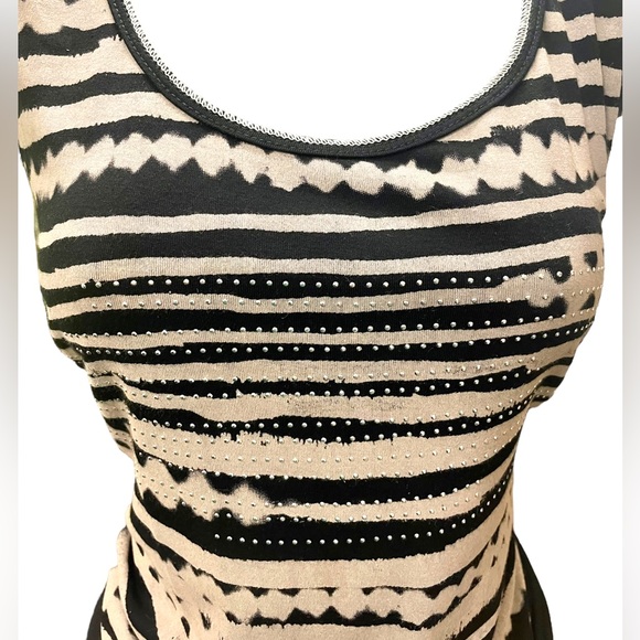 ✨CLASSY PATTERN TANK W/ GEMS✨ - Picture 3 of 8